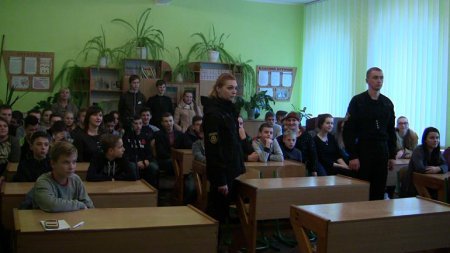 Правоохоронці провели профілактичну бесіду з учнями Дубровицької ЗОШ №1